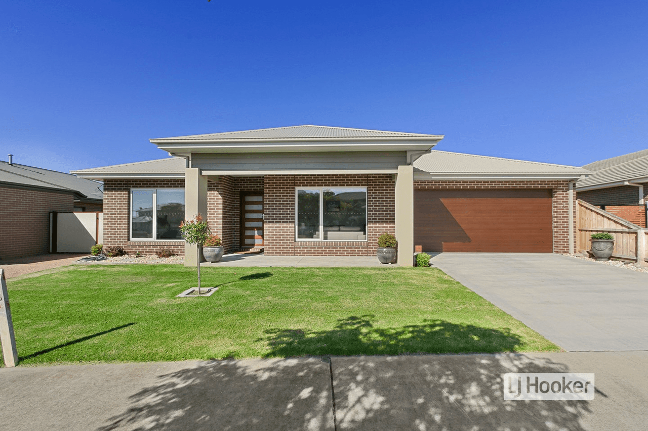 3 The Crescent, EAGLE POINT, VIC 3878