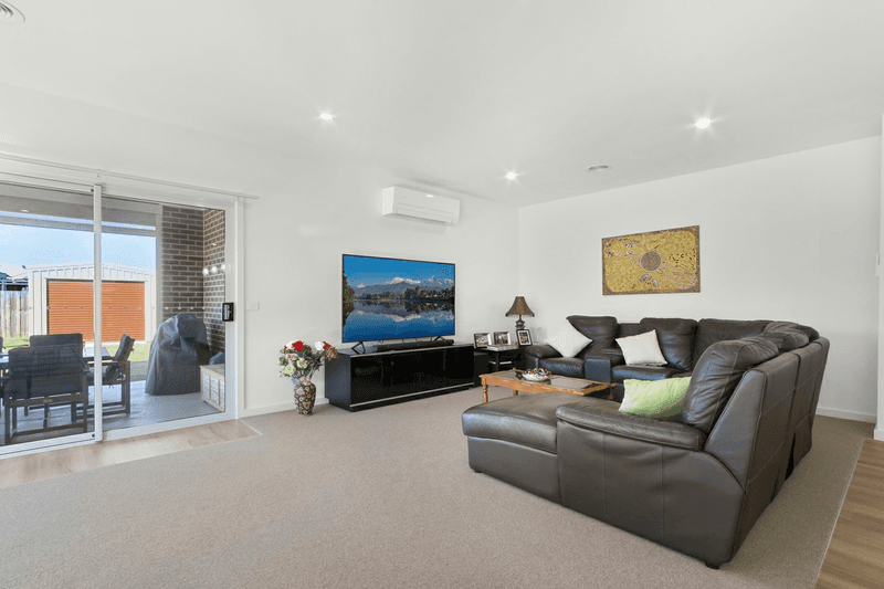 3 The Crescent, EAGLE POINT, VIC 3878
