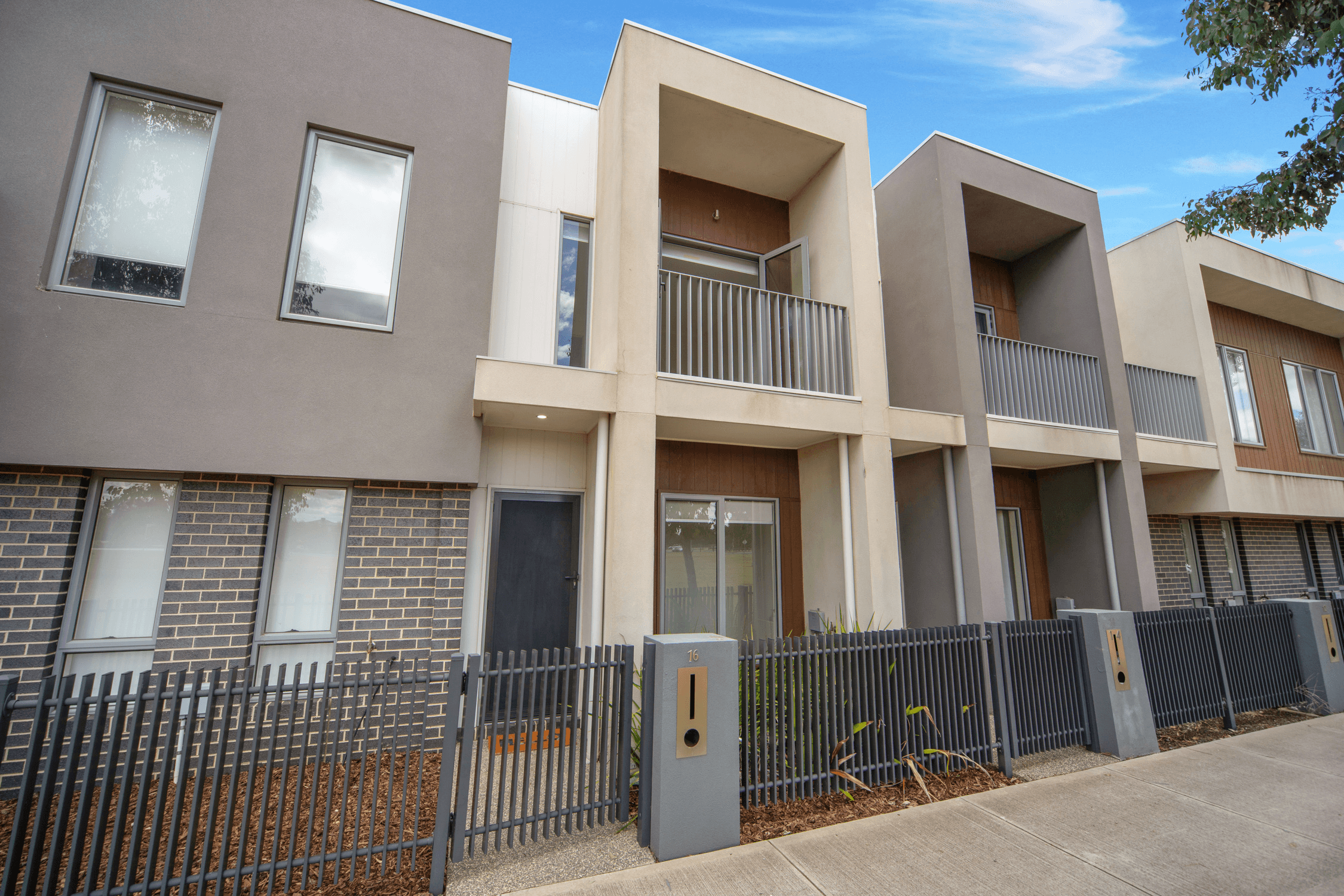 16 Pendant Walk, TRUGANINA, VIC 3029