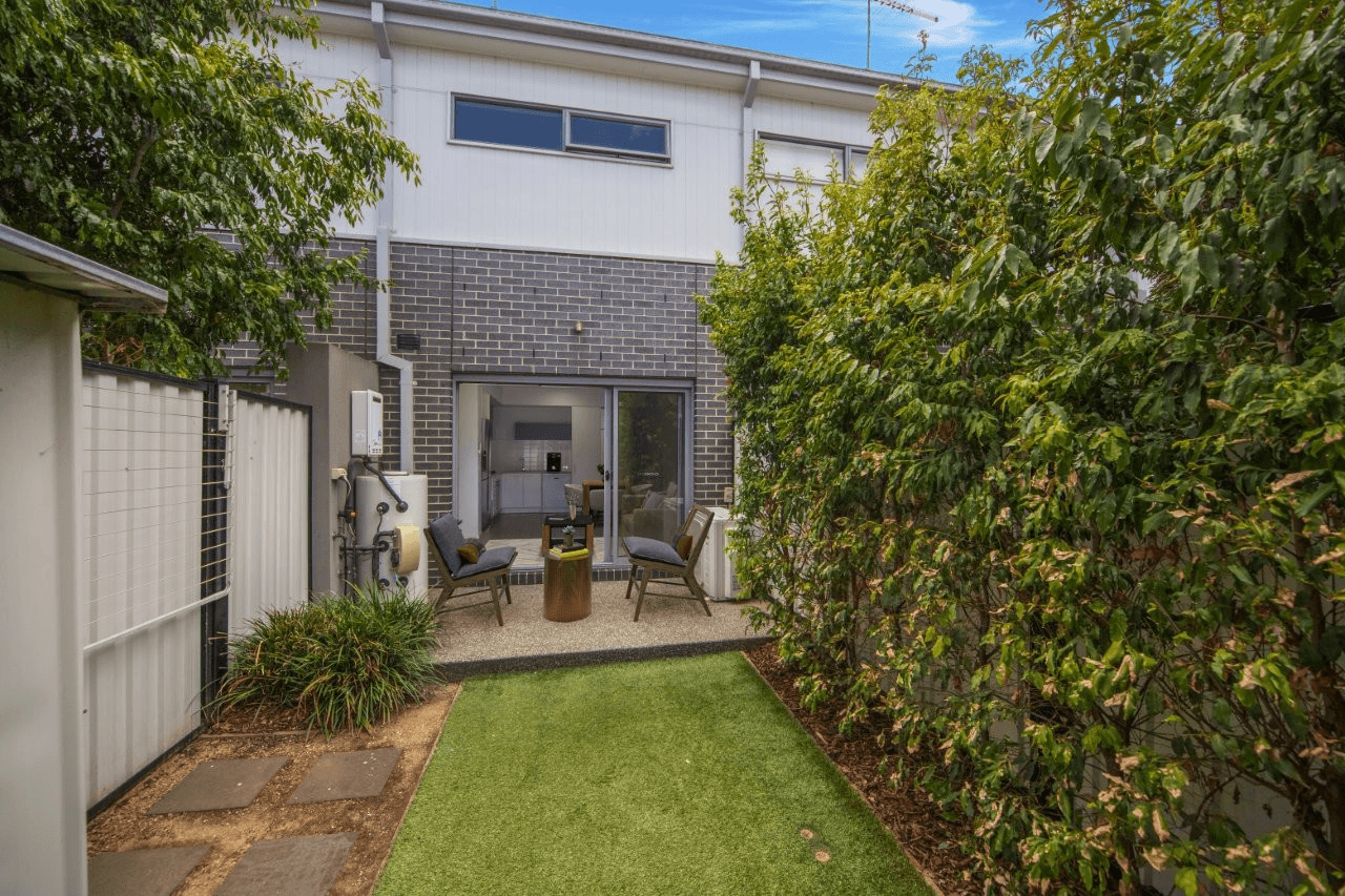 16 Pendant Walk, TRUGANINA, VIC 3029
