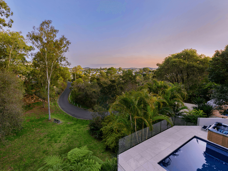 14 Aemilia Avenue, SEVEN HILLS, QLD 4170