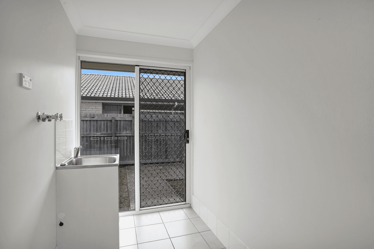 8 Oasis Ct, Marsden, QLD 4132