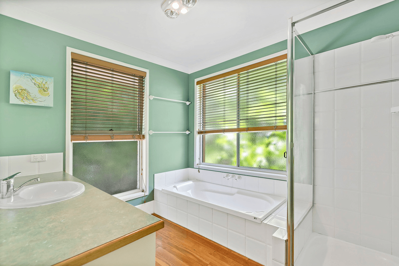 4 Carisbrook Court, Little Mountain, QLD 4551