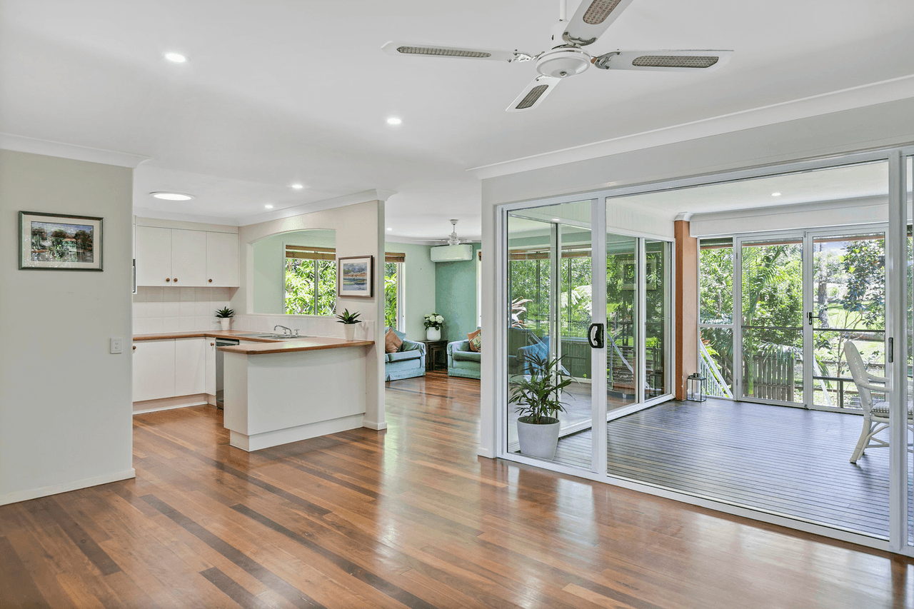 4 Carisbrook Court, Little Mountain, QLD 4551