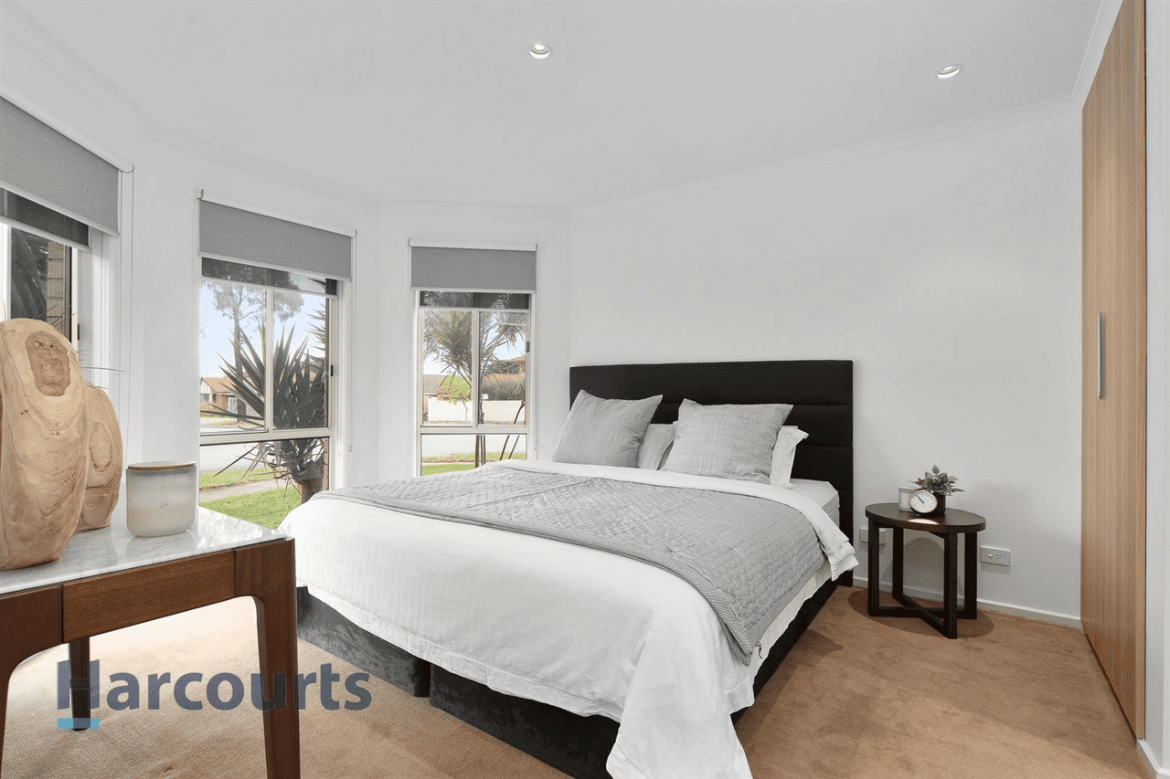 1 Oakwood Drive, Carrum Downs, VIC 3201