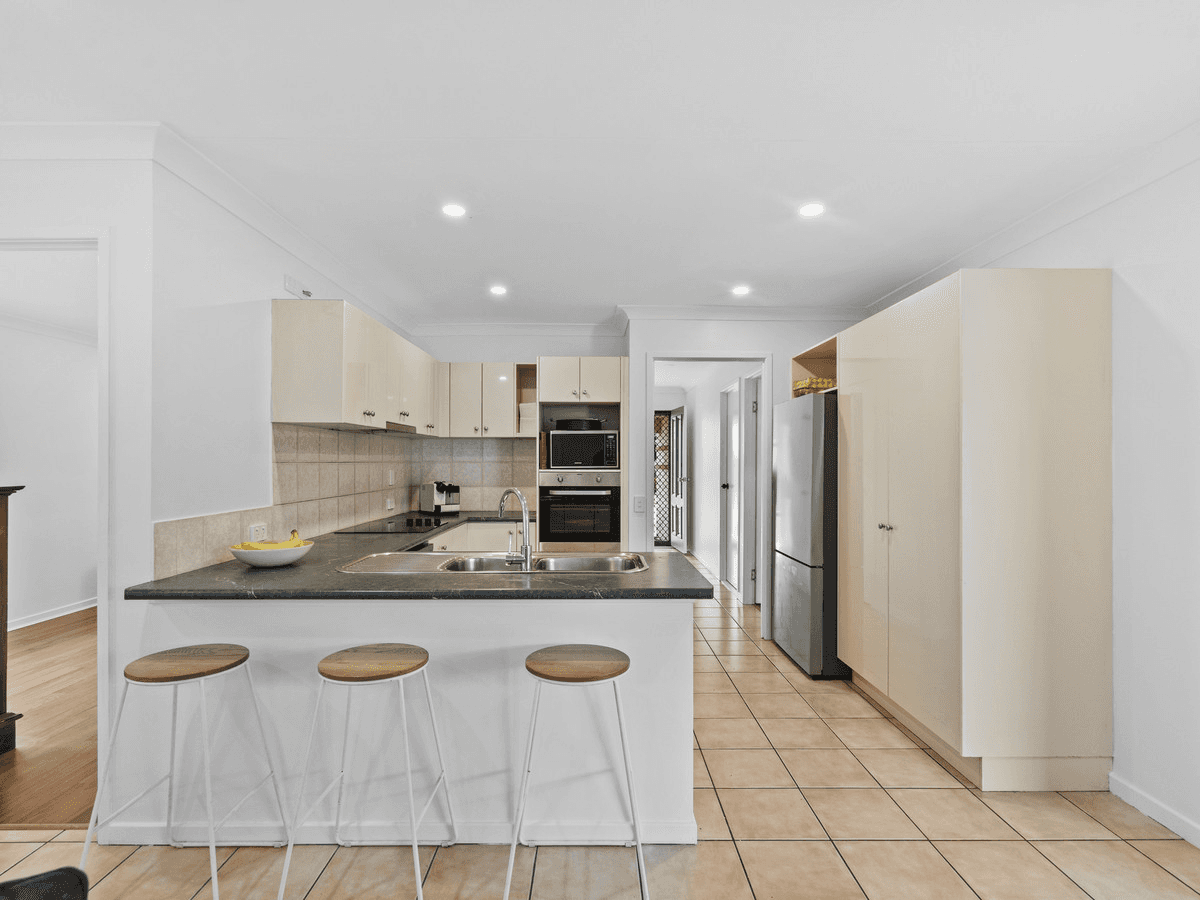 7 Schoolside Place, Bracken Ridge, QLD 4017