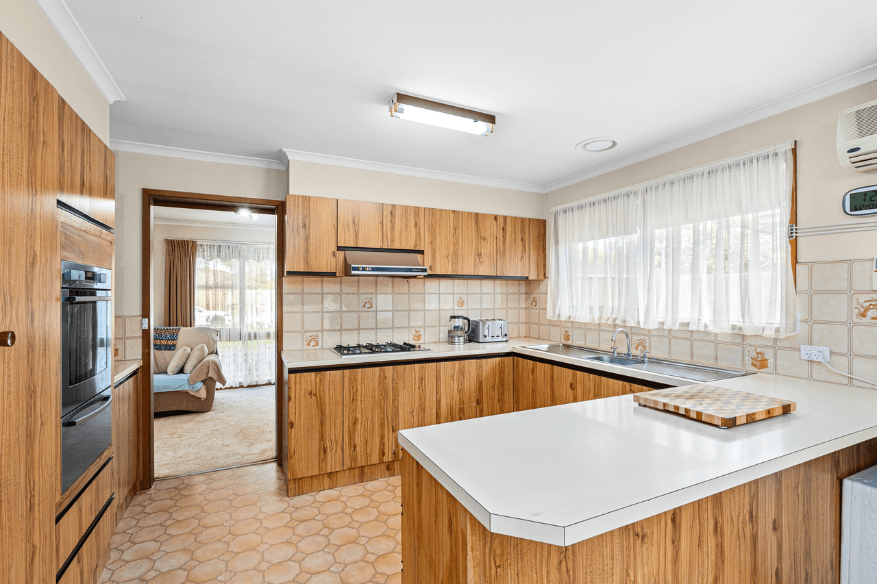 6 Cameron Crescent, LARA, VIC 3212