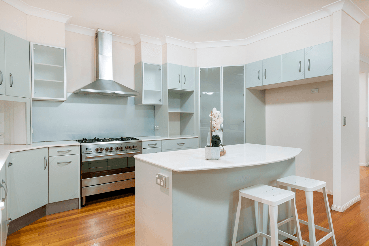 4 Peachester Close, ORMEAU, QLD 4208