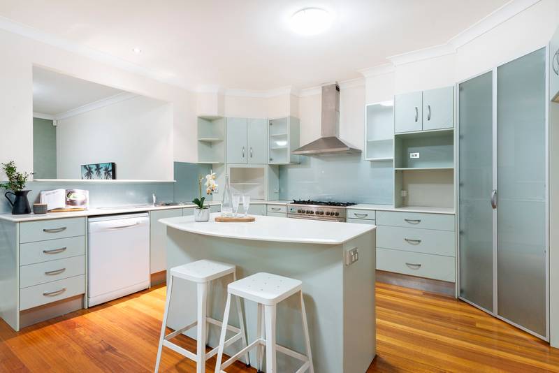 4 Peachester Close, ORMEAU, QLD 4208