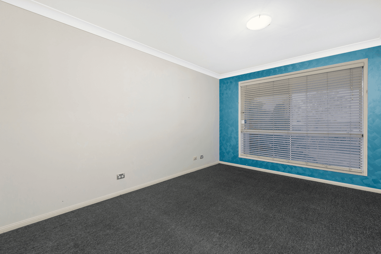 4 Peachester Close, ORMEAU, QLD 4208