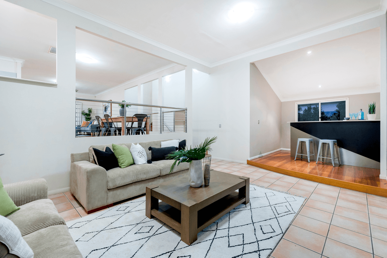 4 Peachester Close, ORMEAU, QLD 4208