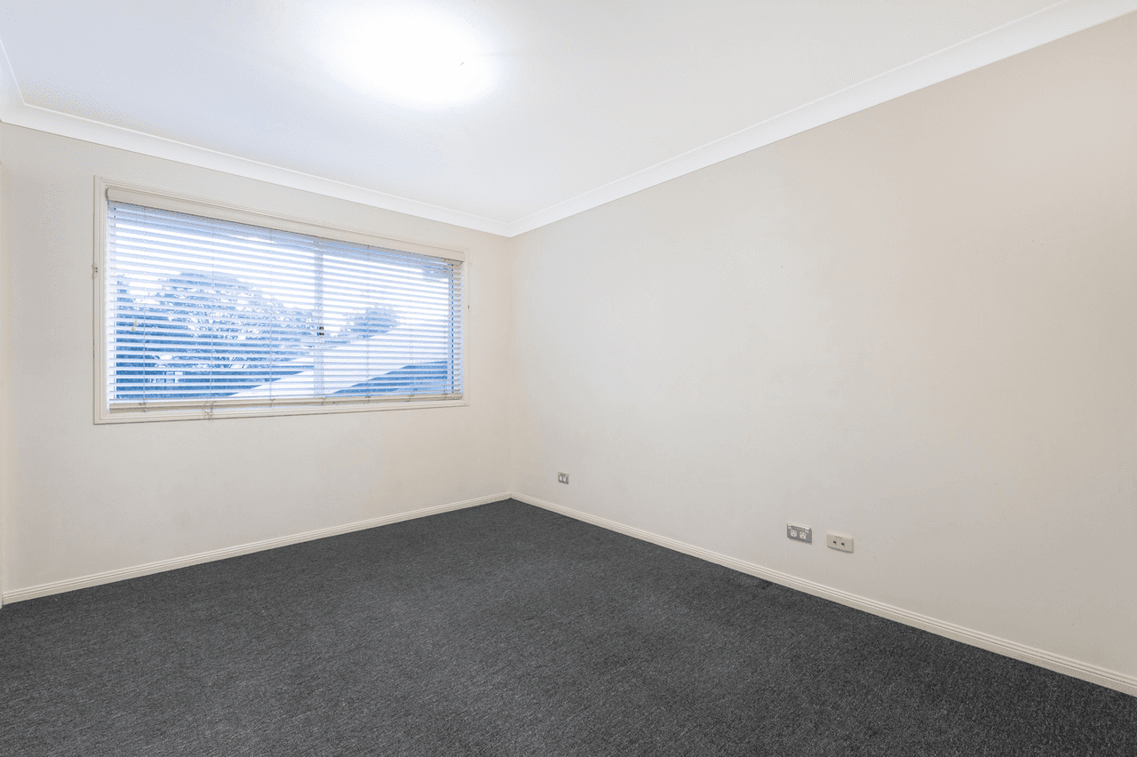 4 Peachester Close, ORMEAU, QLD 4208