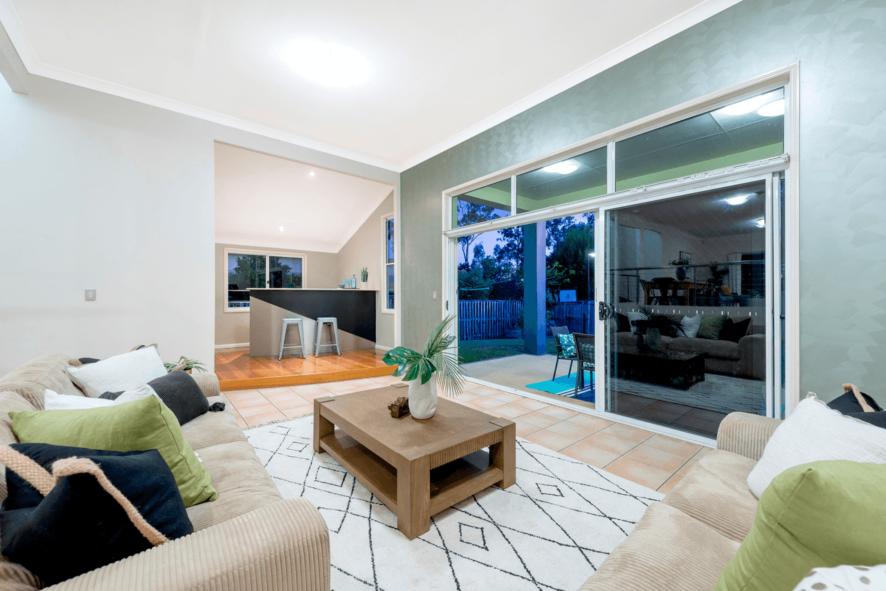 4 Peachester Close, ORMEAU, QLD 4208