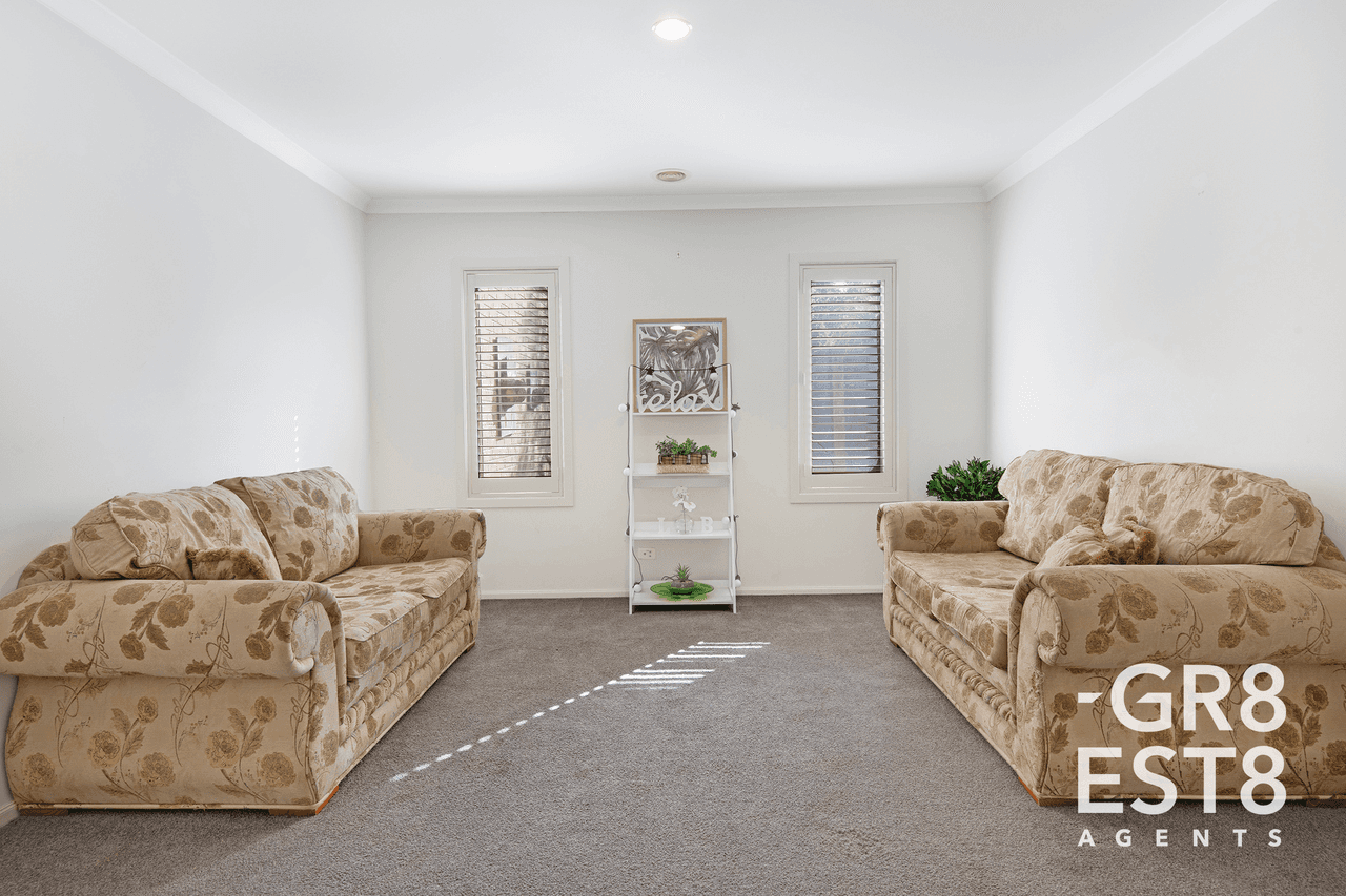 4 Blandford Crescent, NARRE WARREN SOUTH, VIC 3805