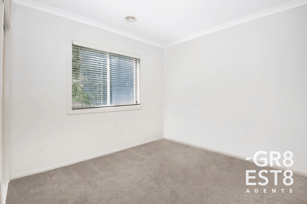 4 Blandford Crescent, NARRE WARREN SOUTH, VIC 3805