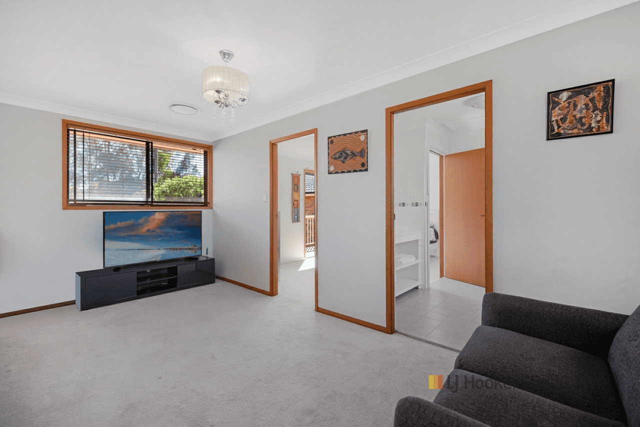 14 Chelmsford Road, LAKE HAVEN, NSW 2263