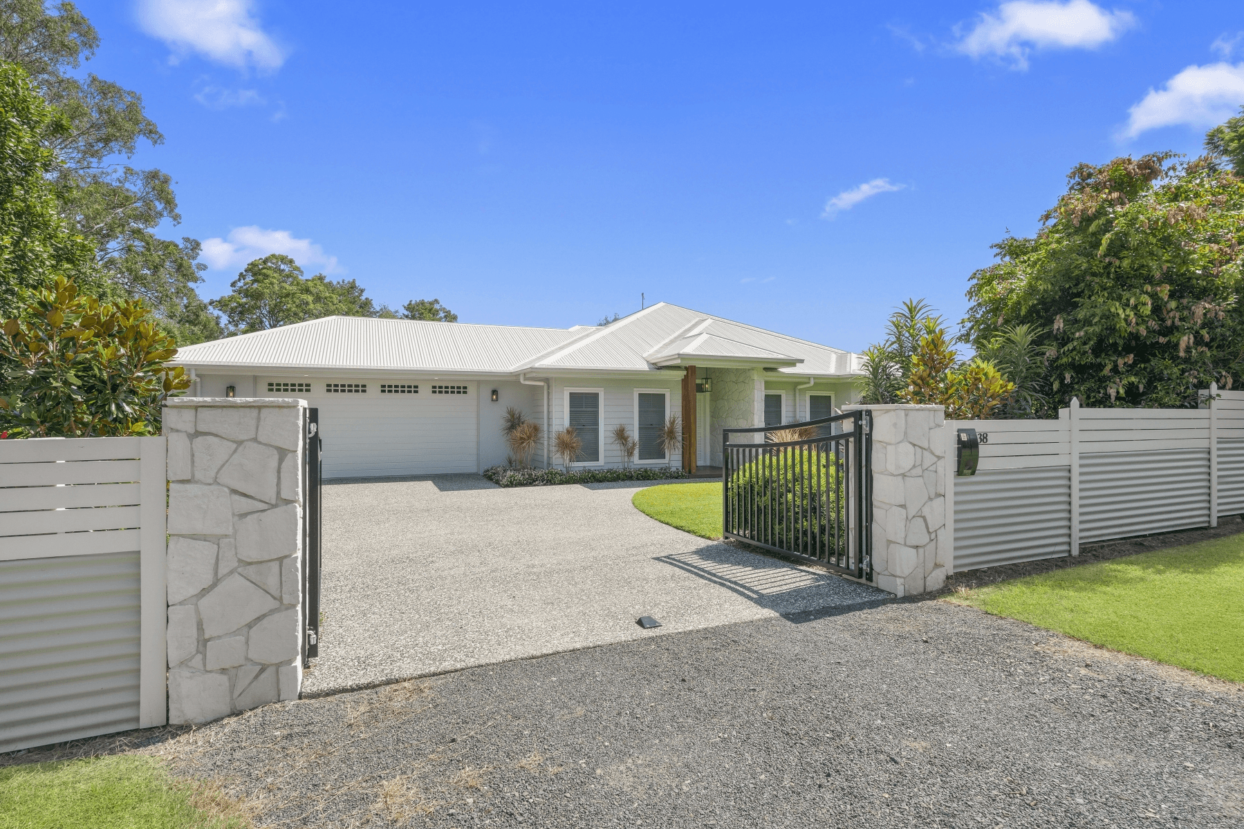 38 Barrs Rd, Glass House Mountains, QLD 4518