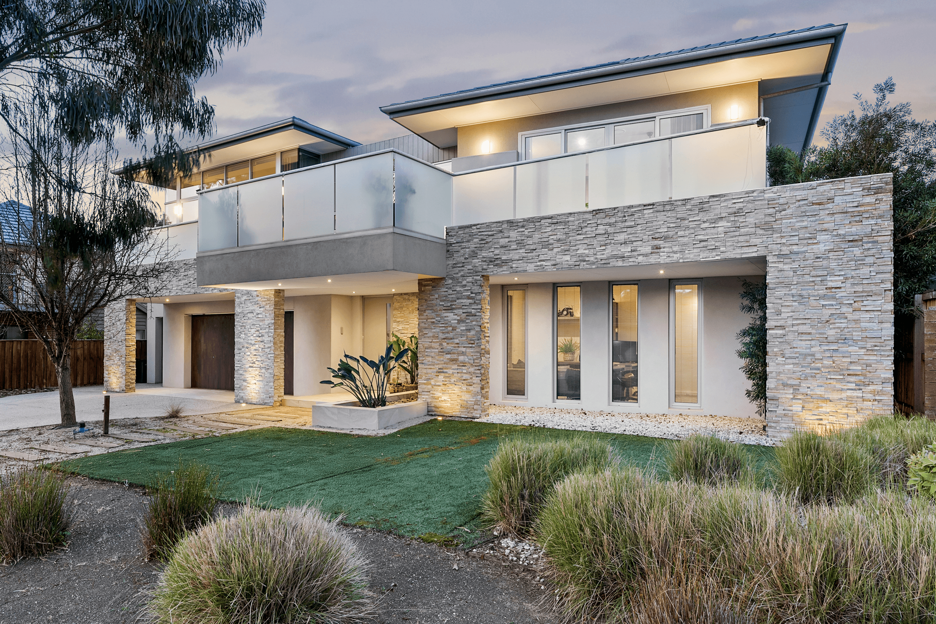 2 Tiffany Walk, SANCTUARY LAKES, VIC 3030