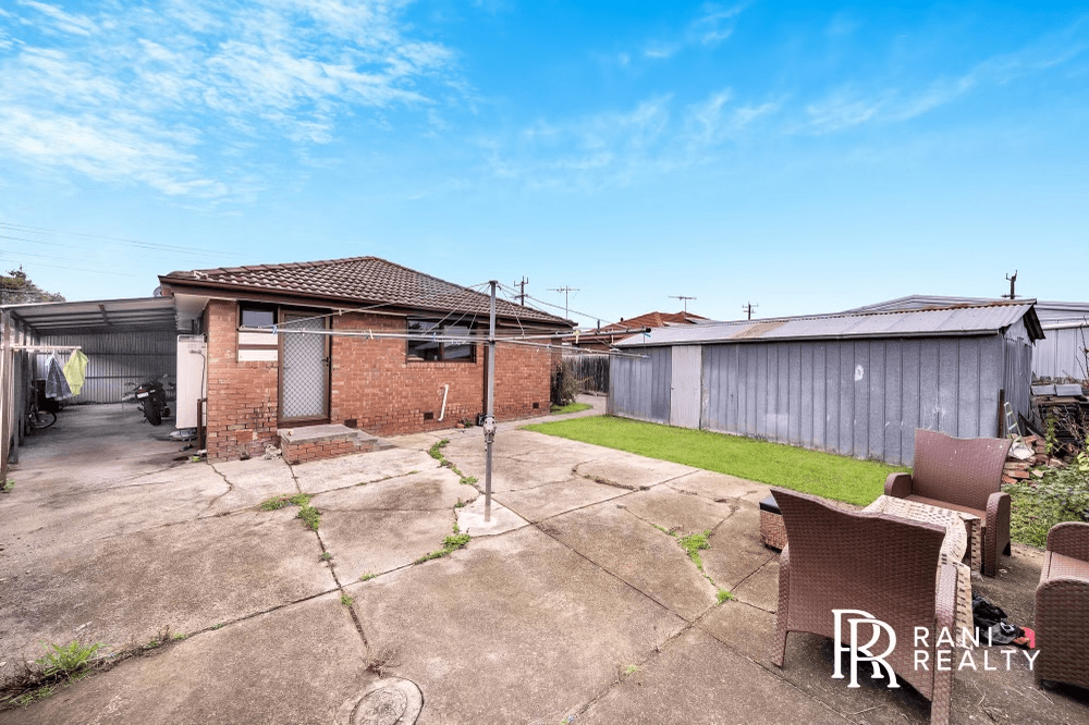 32 Rochester Drive, THOMASTOWN, VIC 3074