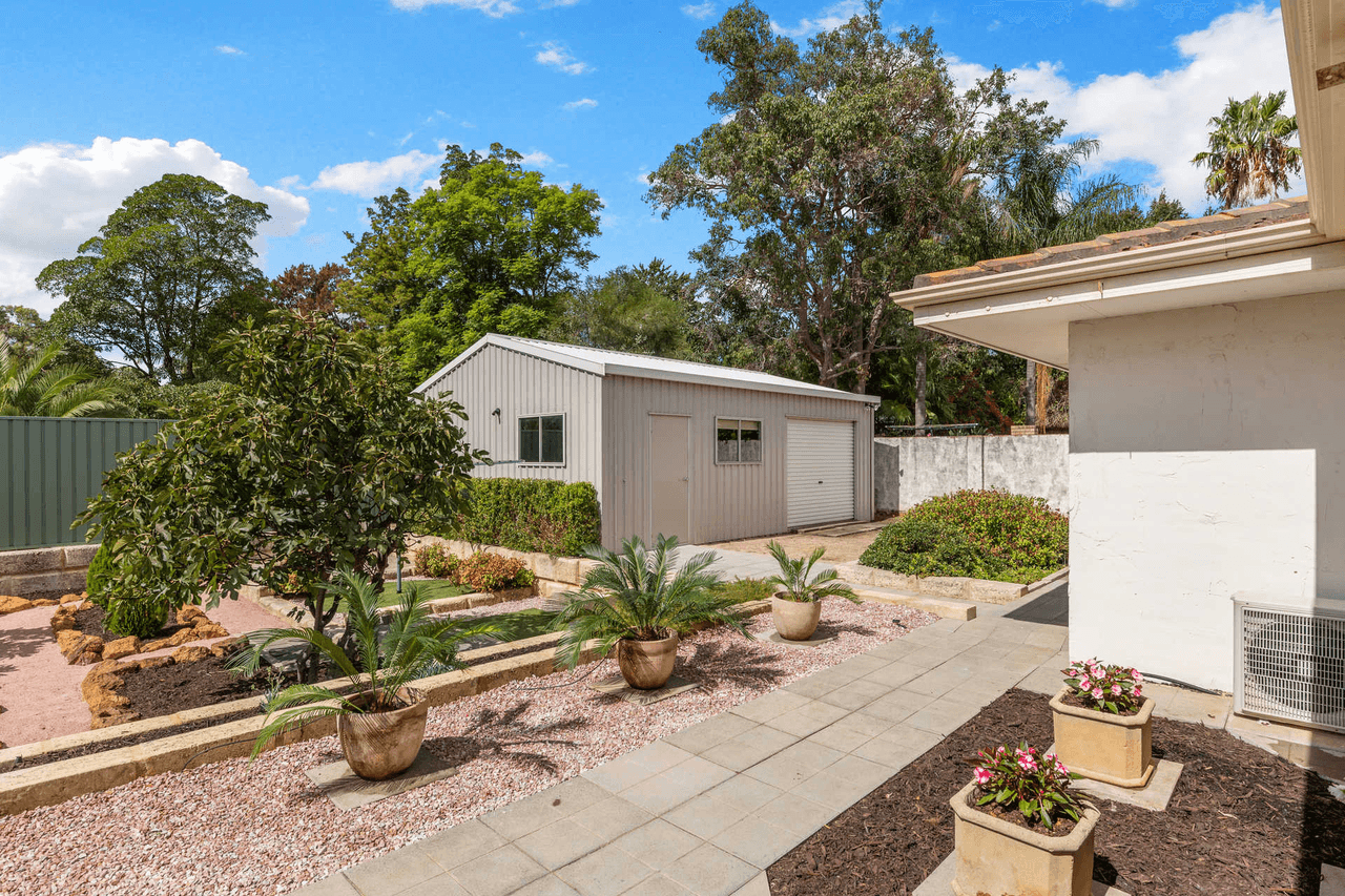 20 Lourdes Street, LESMURDIE, WA 6076