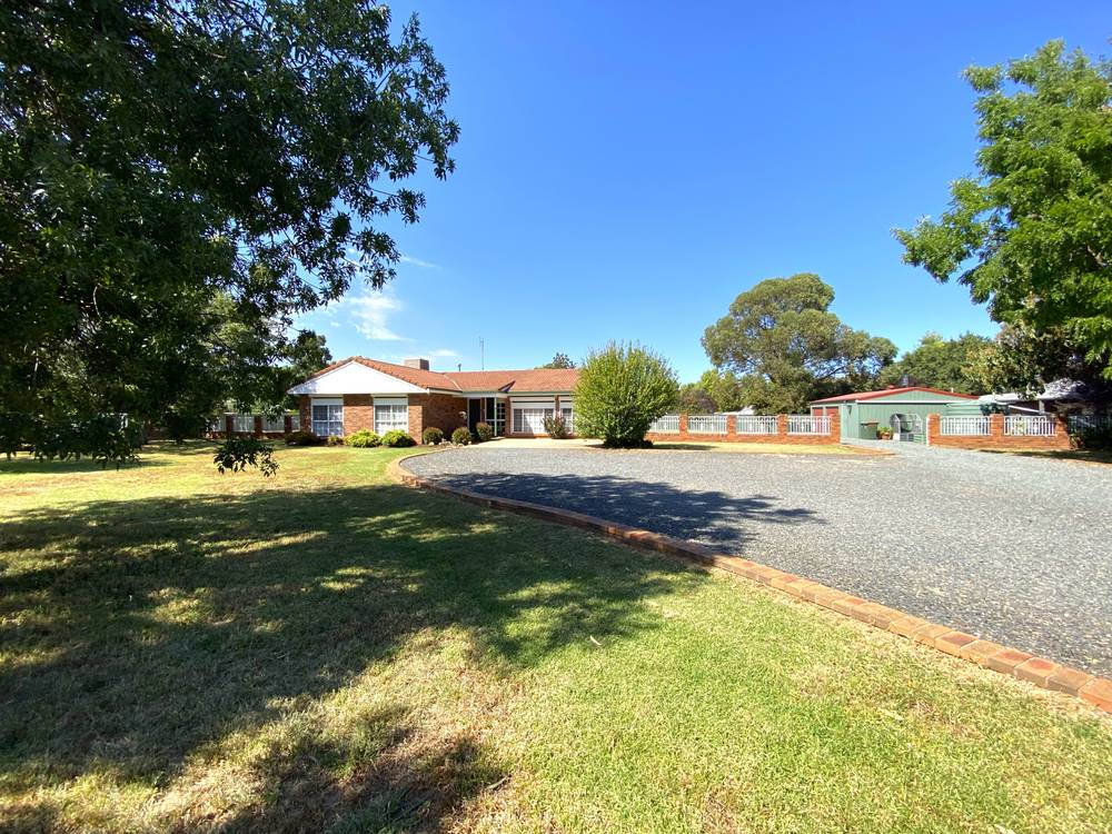 9 Billabong Crescent, Parkes, NSW 2870