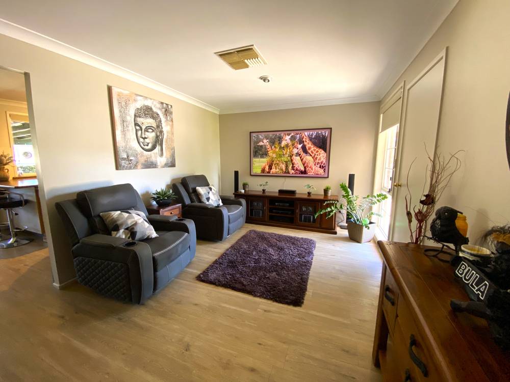 9 Billabong Crescent, Parkes, NSW 2870