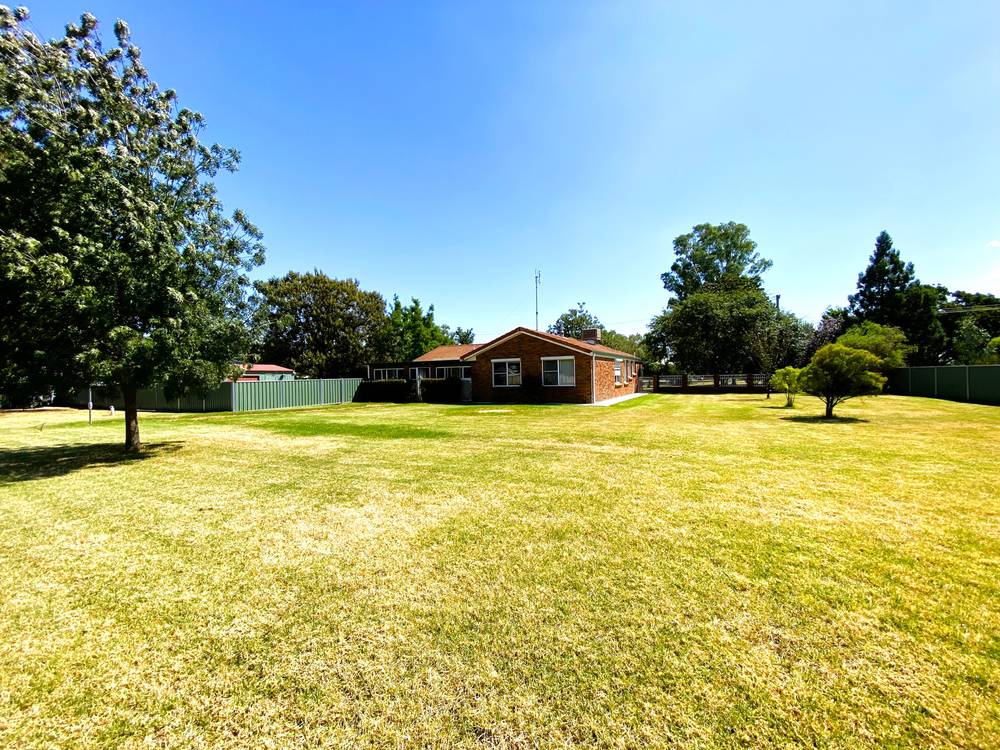 9 Billabong Crescent, Parkes, NSW 2870