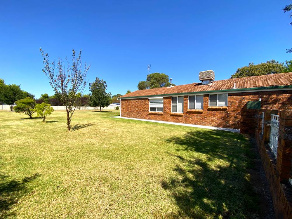 9 Billabong Crescent, Parkes, NSW 2870