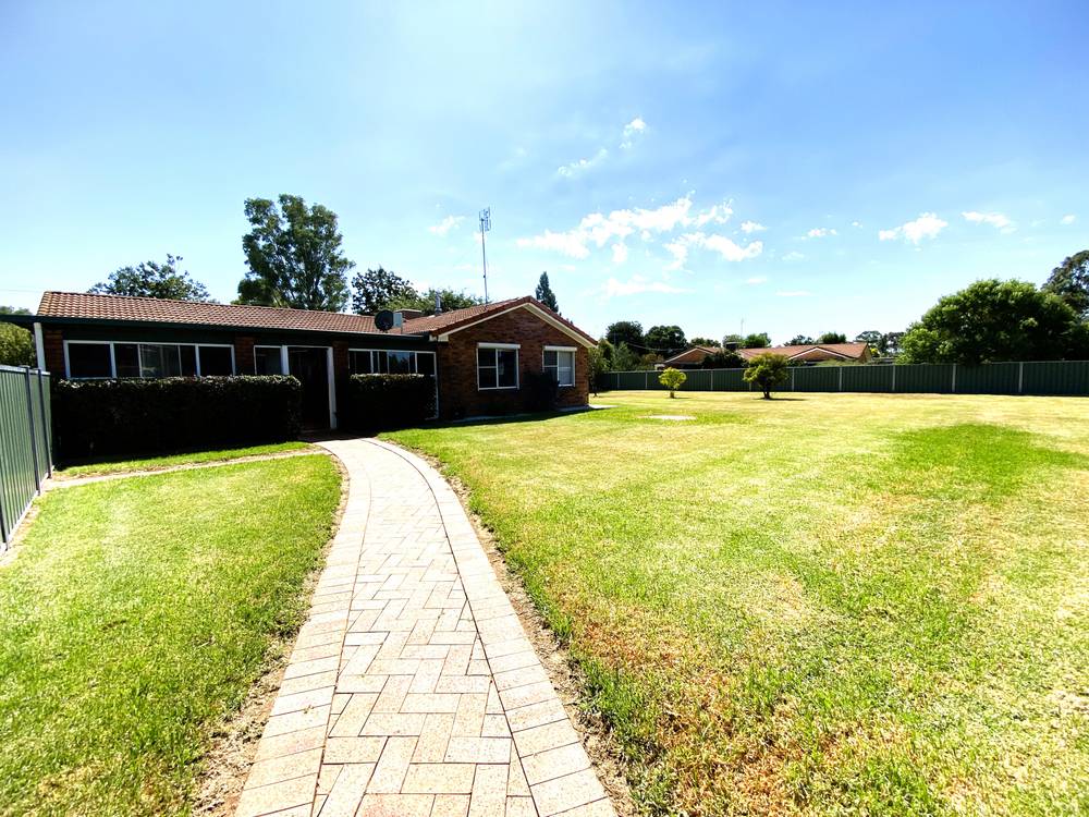 9 Billabong Crescent, Parkes, NSW 2870