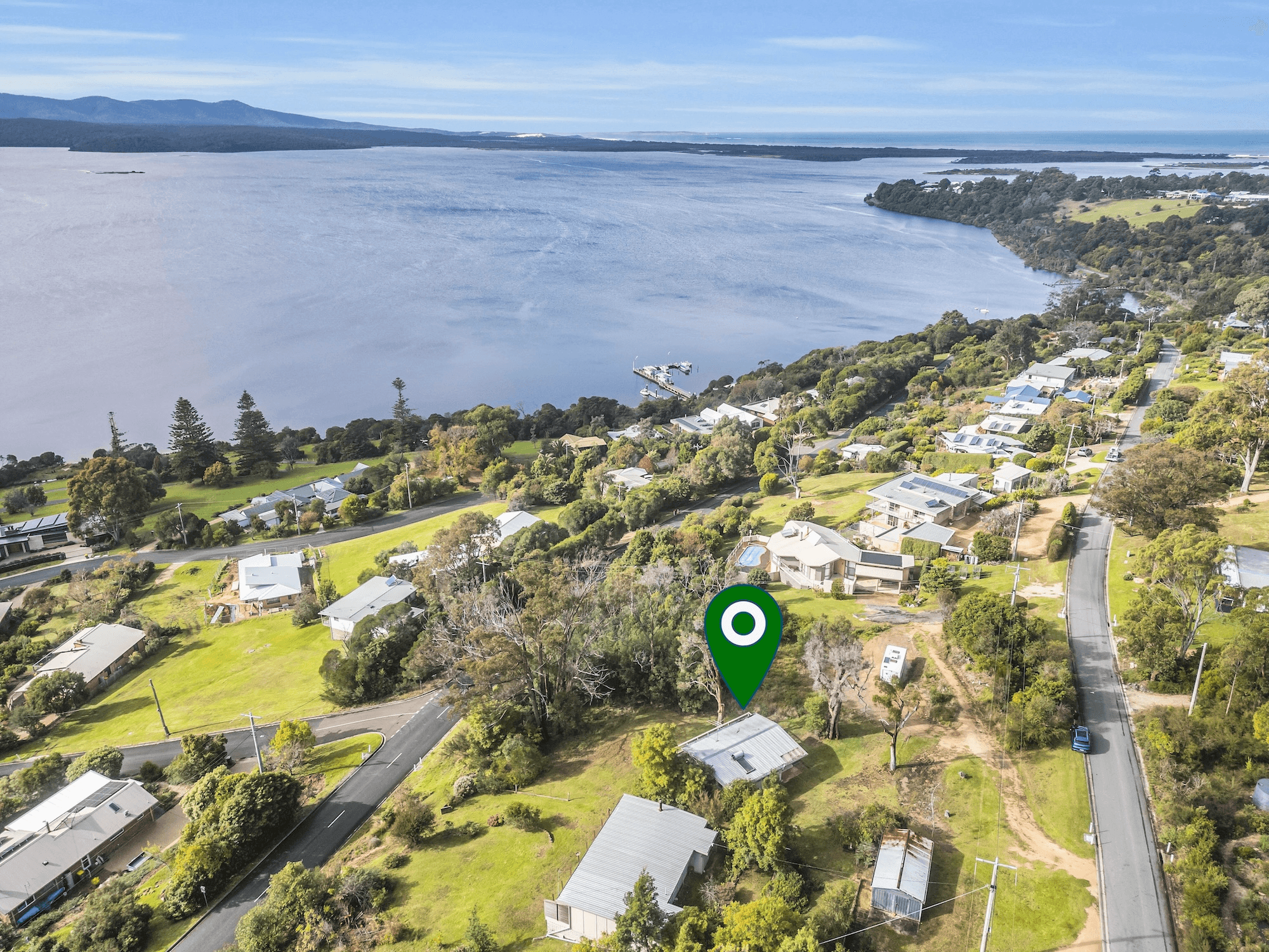 42 Karbeethong Avenue, MALLACOOTA, VIC 3892