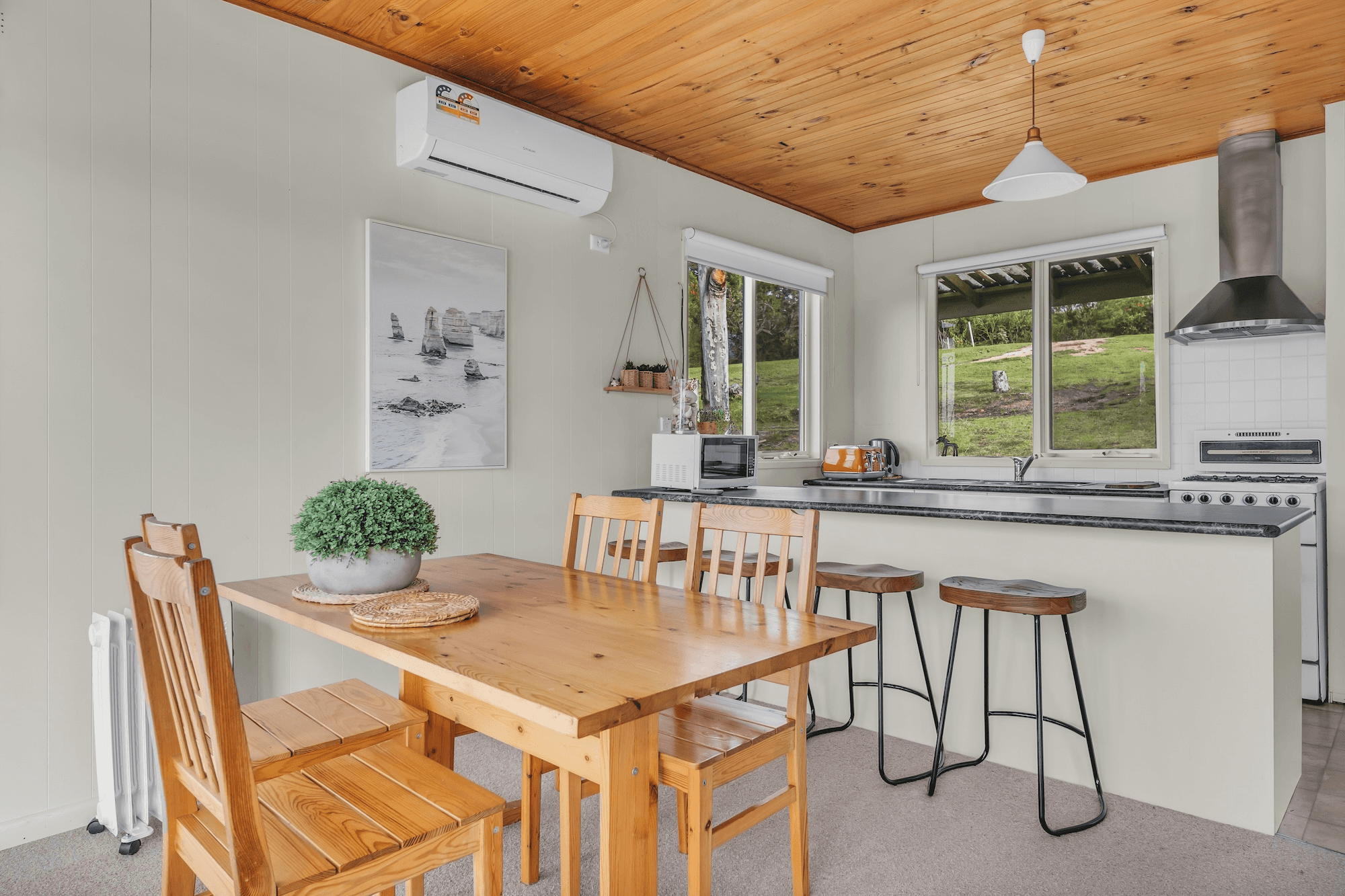 42 Karbeethong Avenue, MALLACOOTA, VIC 3892