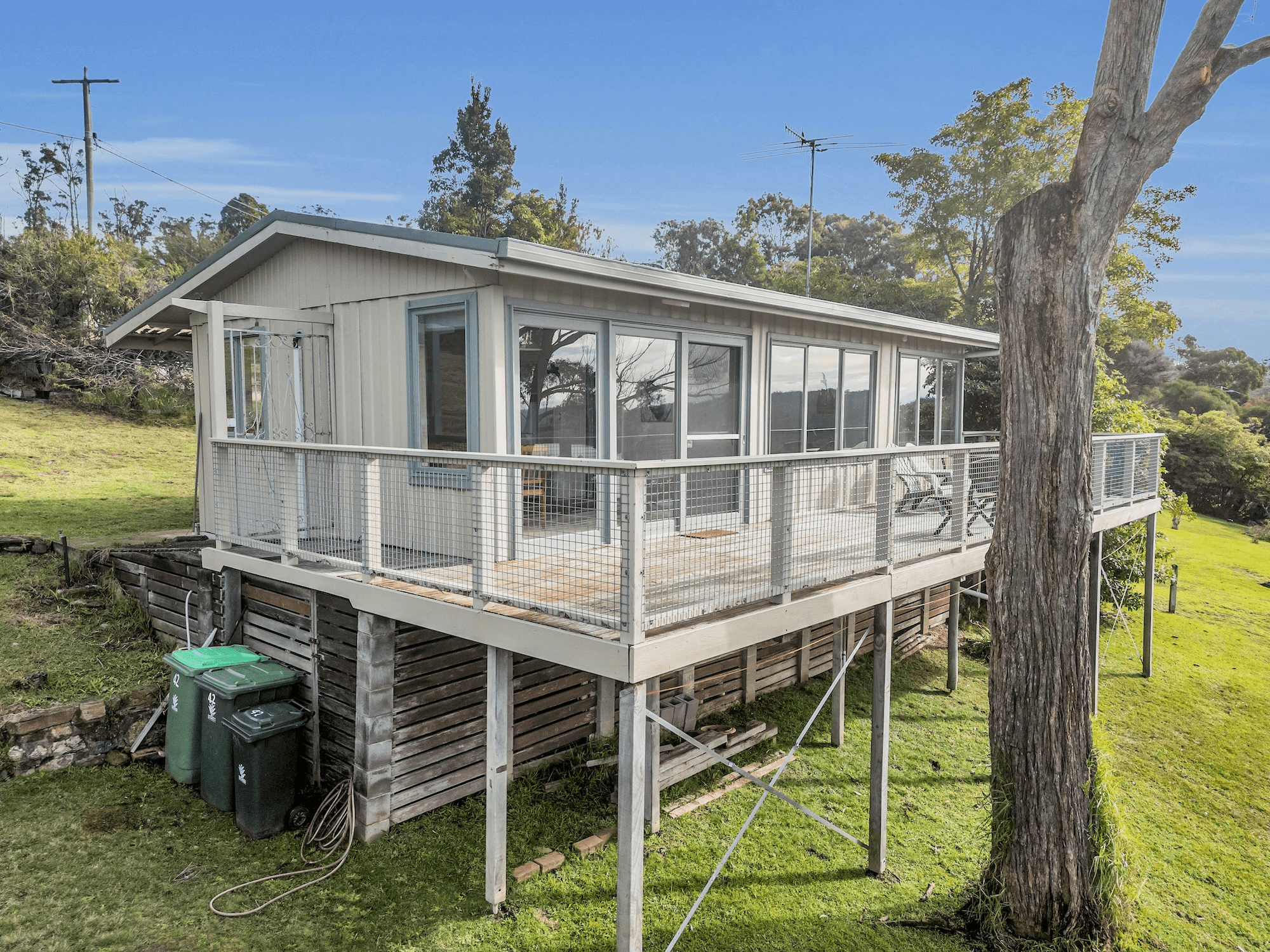 42 Karbeethong Avenue, MALLACOOTA, VIC 3892