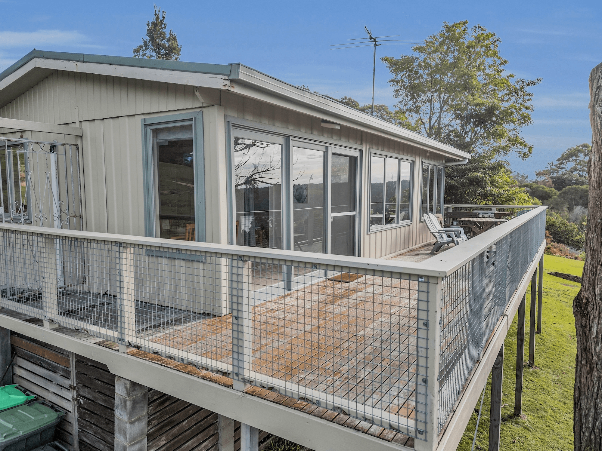 42 Karbeethong Avenue, MALLACOOTA, VIC 3892