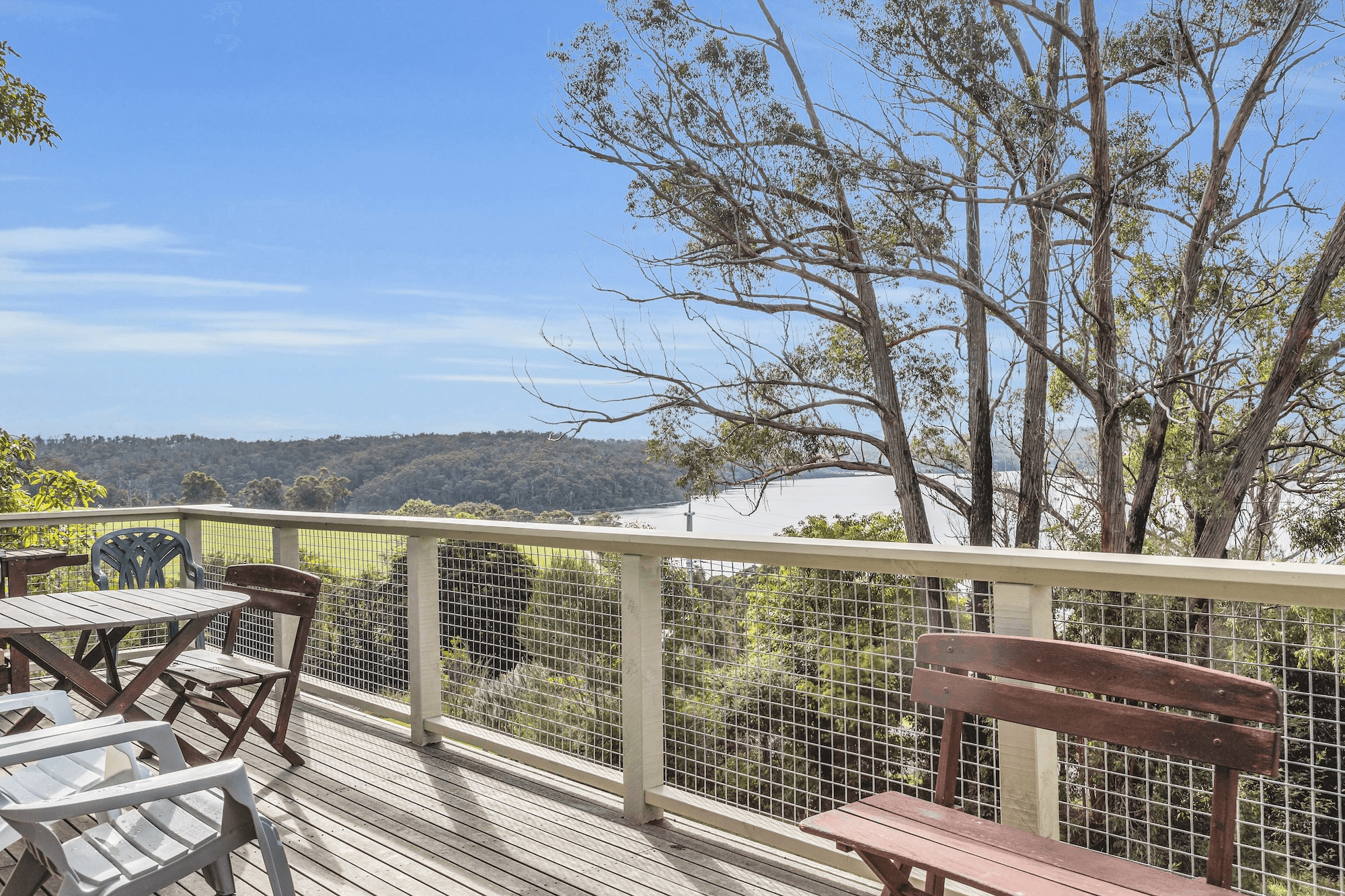 42 Karbeethong Avenue, MALLACOOTA, VIC 3892