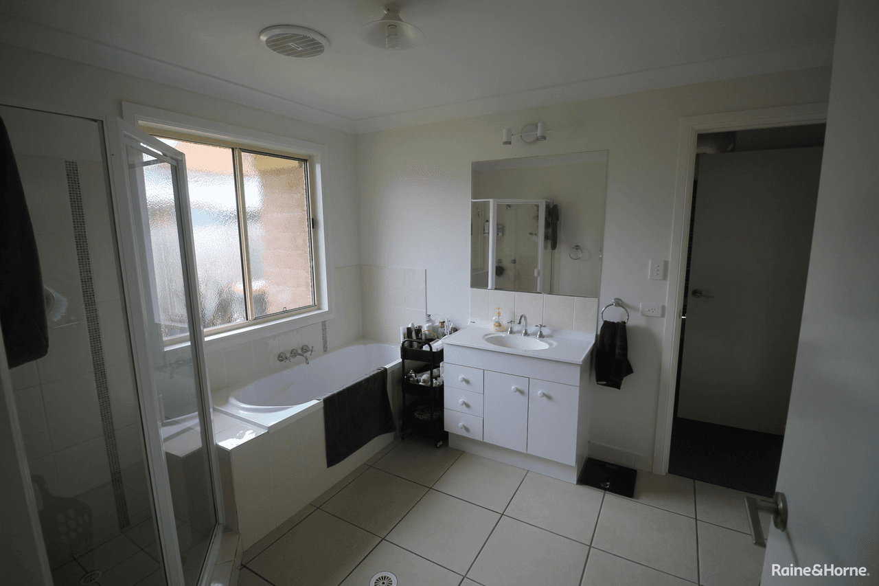 1 and 2/4 Kurtellen, KINGAROY, QLD 4610