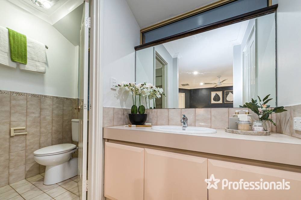 4 Goldfinch Grove, BALLAJURA, WA 6066