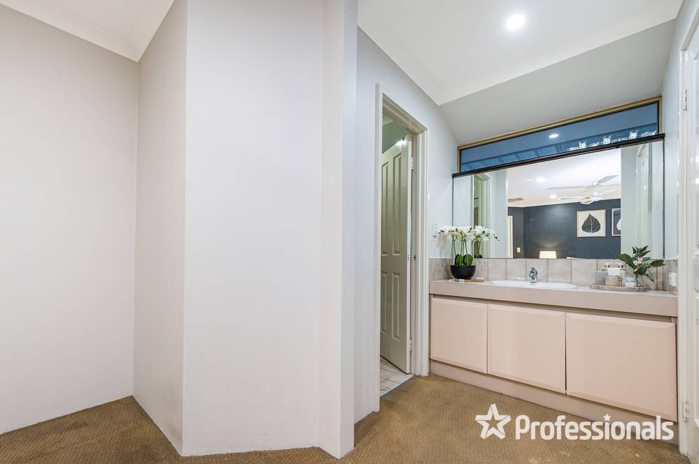 4 Goldfinch Grove, BALLAJURA, WA 6066