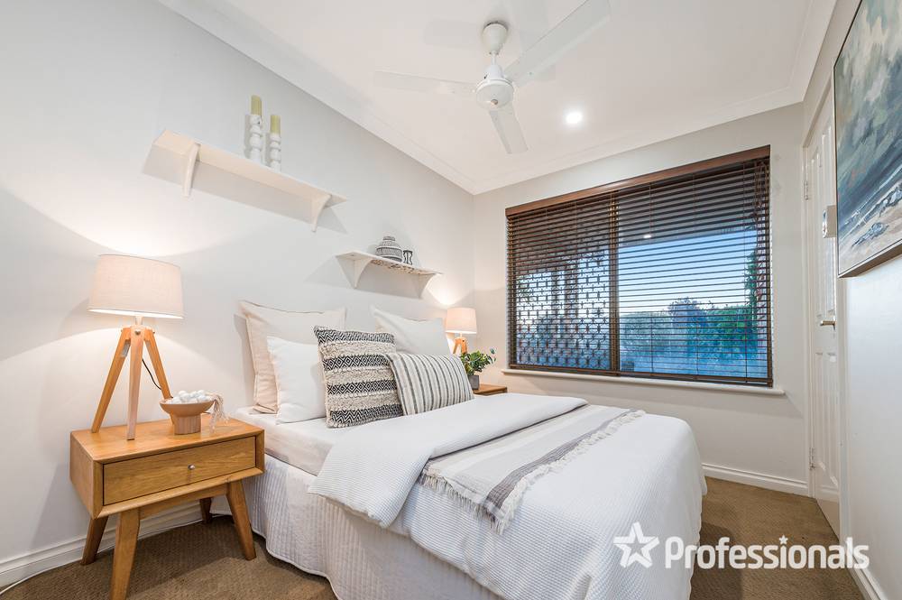 4 Goldfinch Grove, BALLAJURA, WA 6066