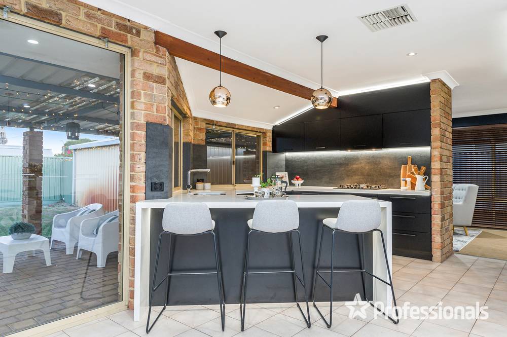 4 Goldfinch Grove, BALLAJURA, WA 6066