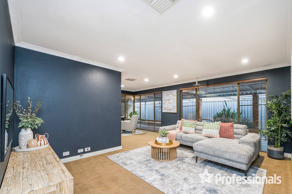 4 Goldfinch Grove, BALLAJURA, WA 6066