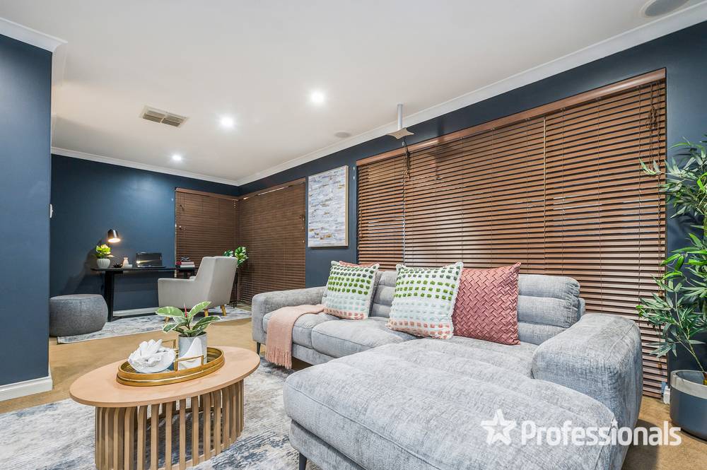 4 Goldfinch Grove, BALLAJURA, WA 6066