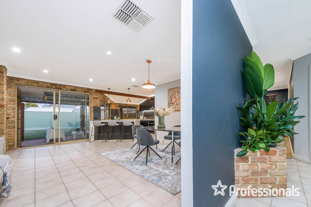4 Goldfinch Grove, BALLAJURA, WA 6066