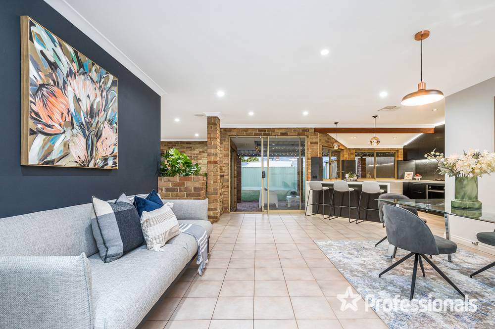 4 Goldfinch Grove, BALLAJURA, WA 6066