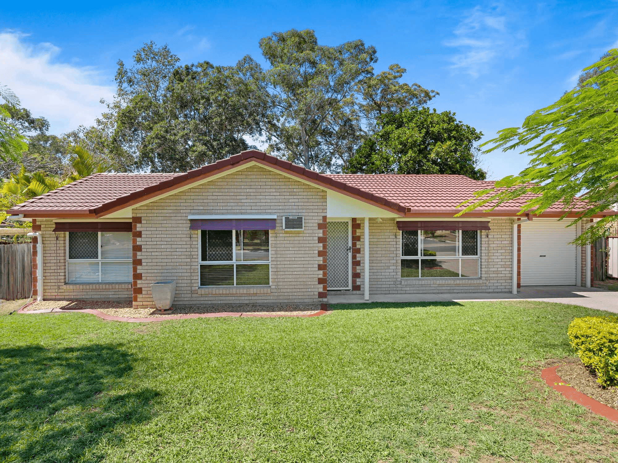 16 BLOOMSBURY CRESCENT, MOGGILL, QLD 4070