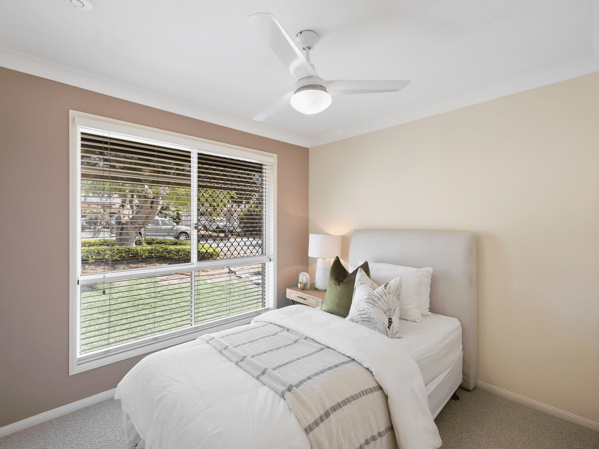 16 BLOOMSBURY CRESCENT, MOGGILL, QLD 4070