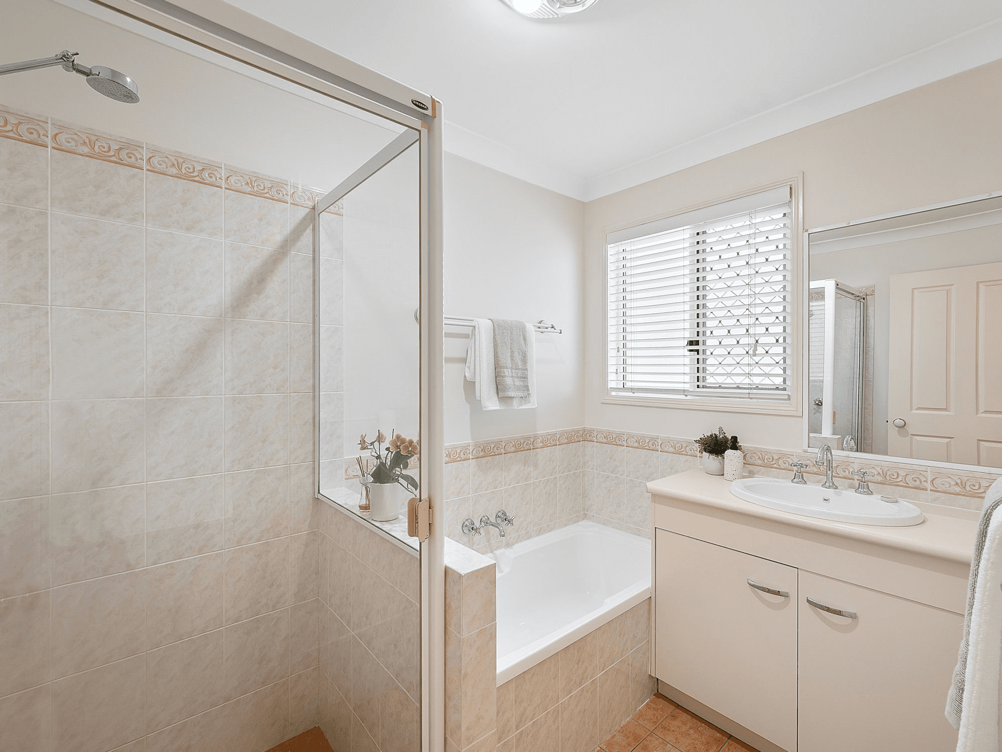 16 BLOOMSBURY CRESCENT, MOGGILL, QLD 4070