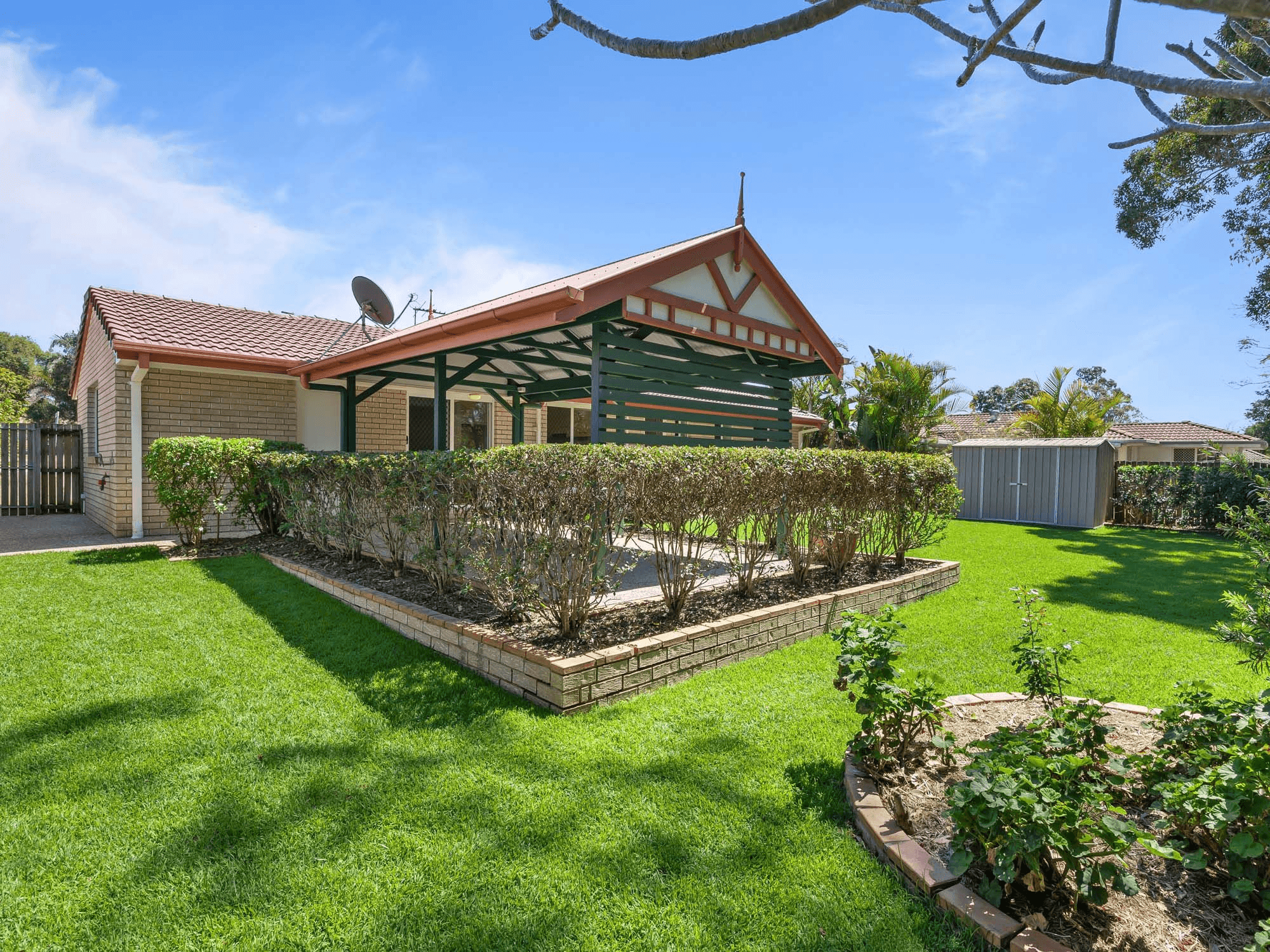 16 BLOOMSBURY CRESCENT, MOGGILL, QLD 4070