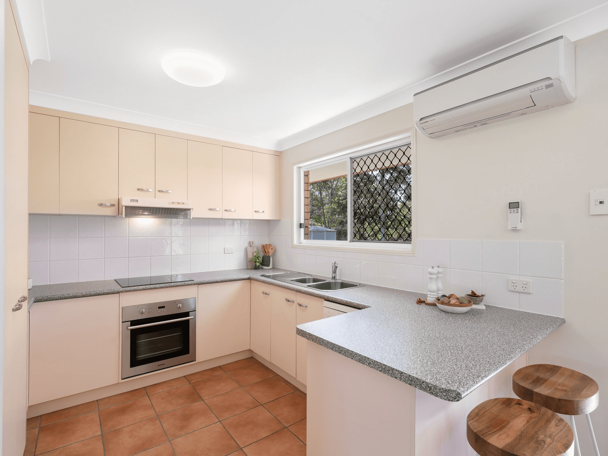 16 BLOOMSBURY CRESCENT, MOGGILL, QLD 4070