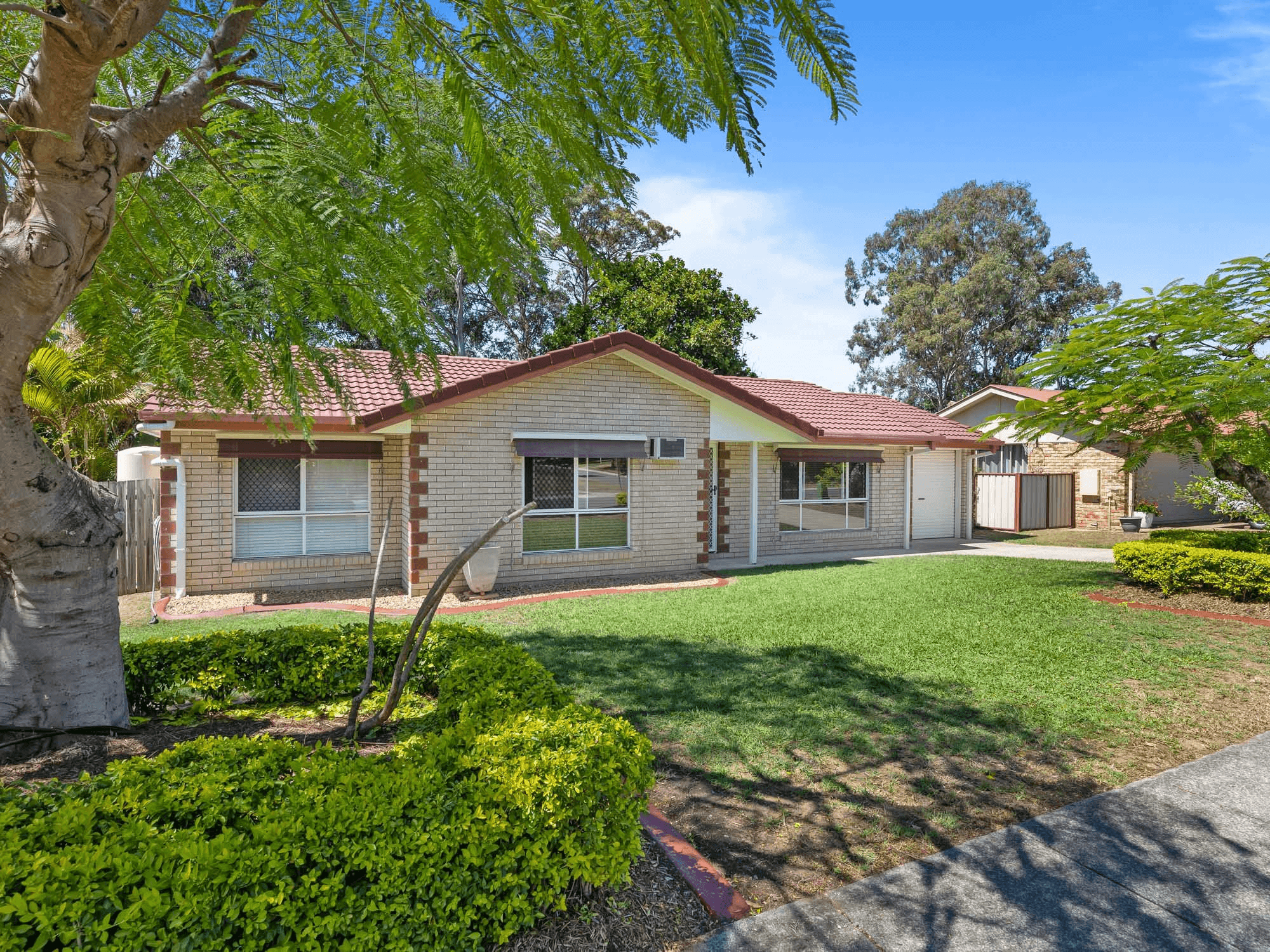 16 BLOOMSBURY CRESCENT, MOGGILL, QLD 4070