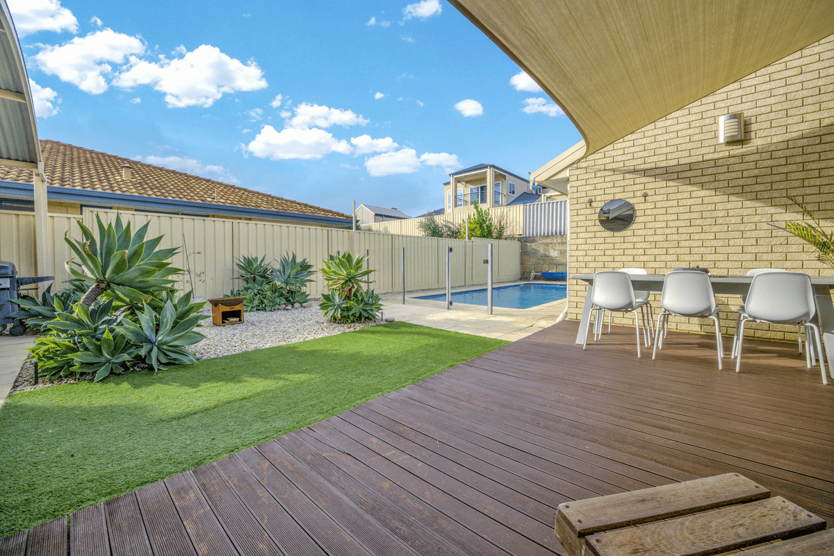 17 Maidstone Parade, SECRET HARBOUR, WA 6173